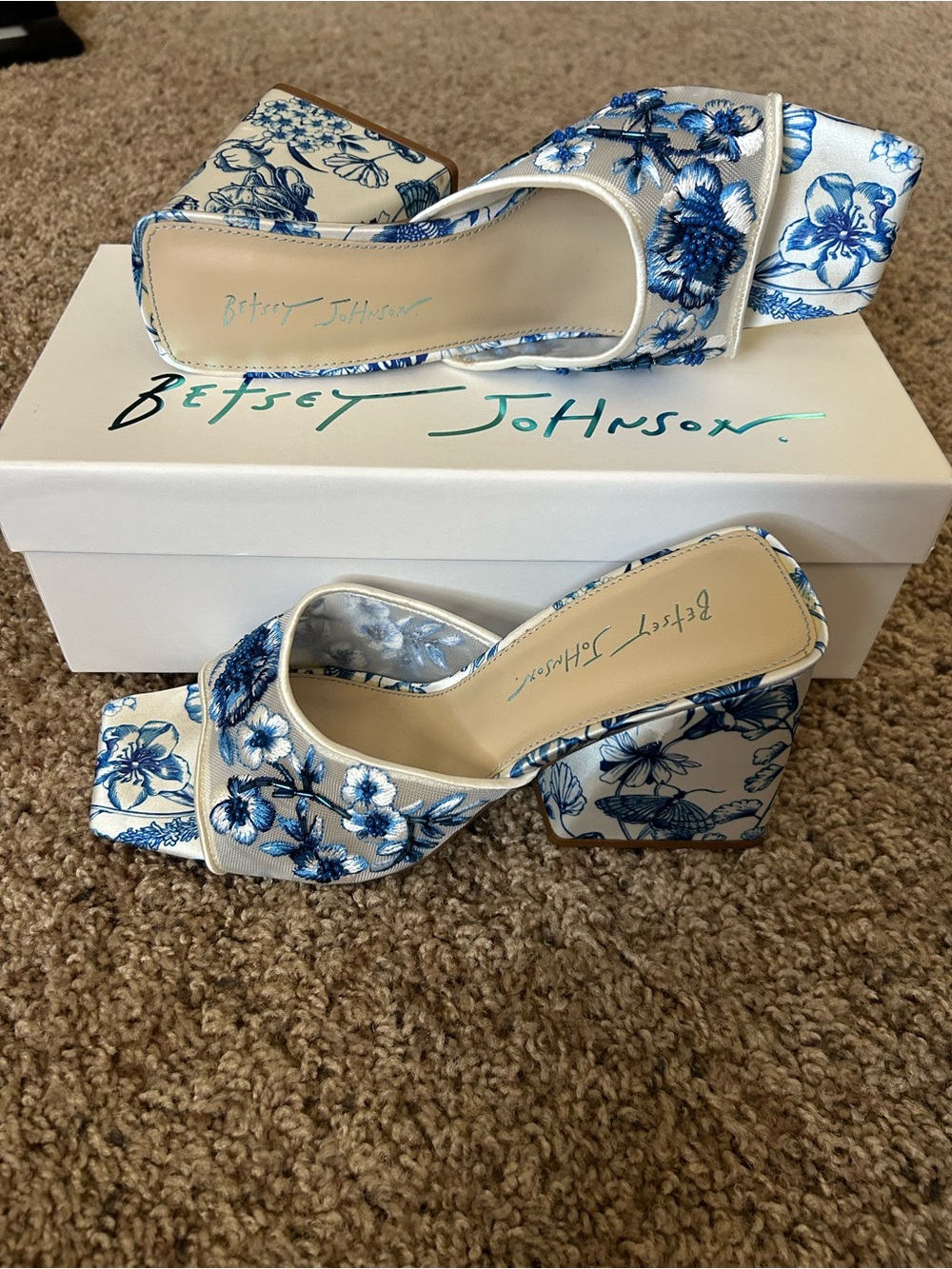 Betsey Johnson White and Blue Floral Block Heel Mules - Picture 2 of 4